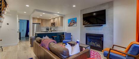 Televisión y chimenea