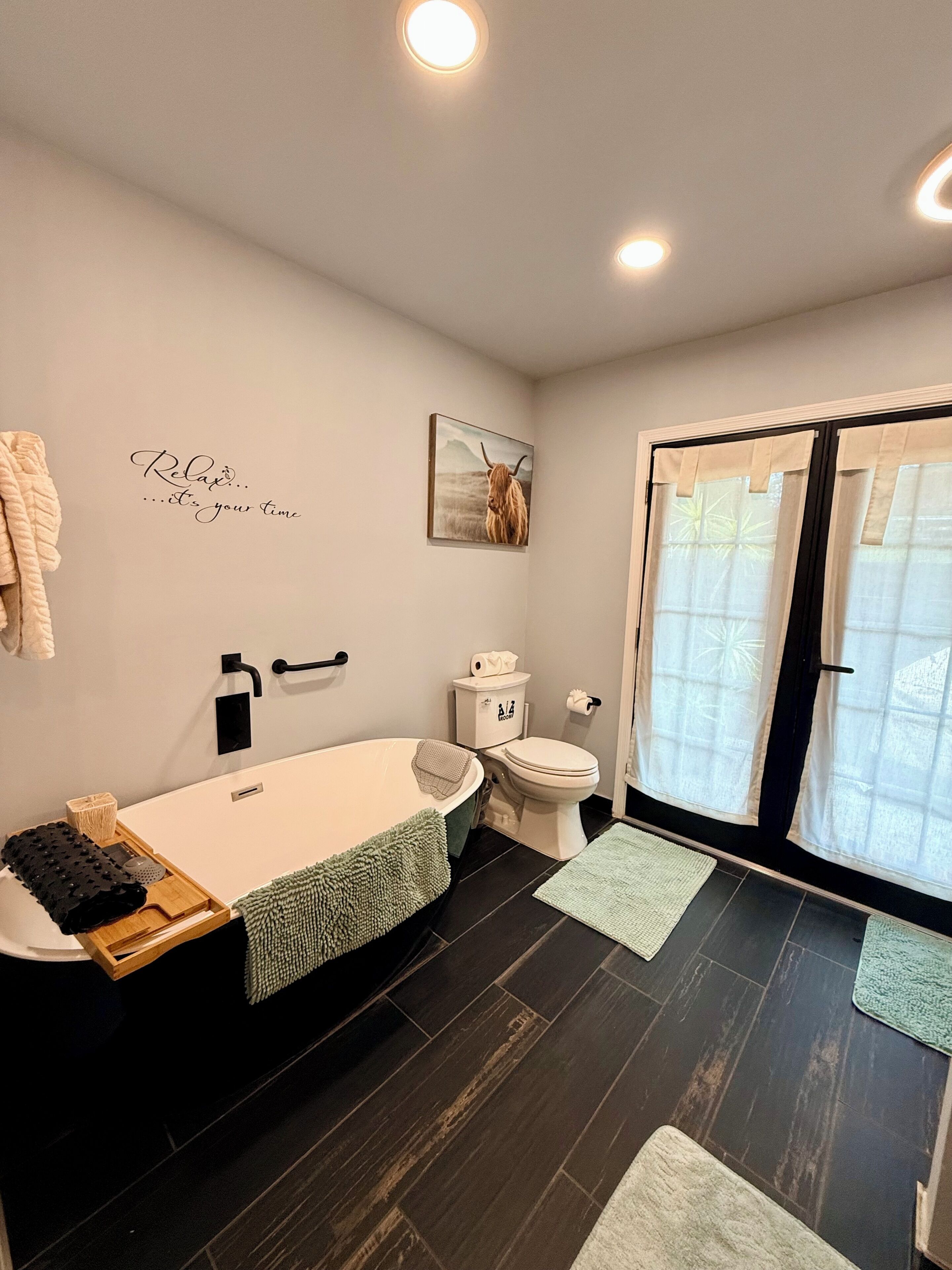 Relax and Enjoy a nice warm bath !