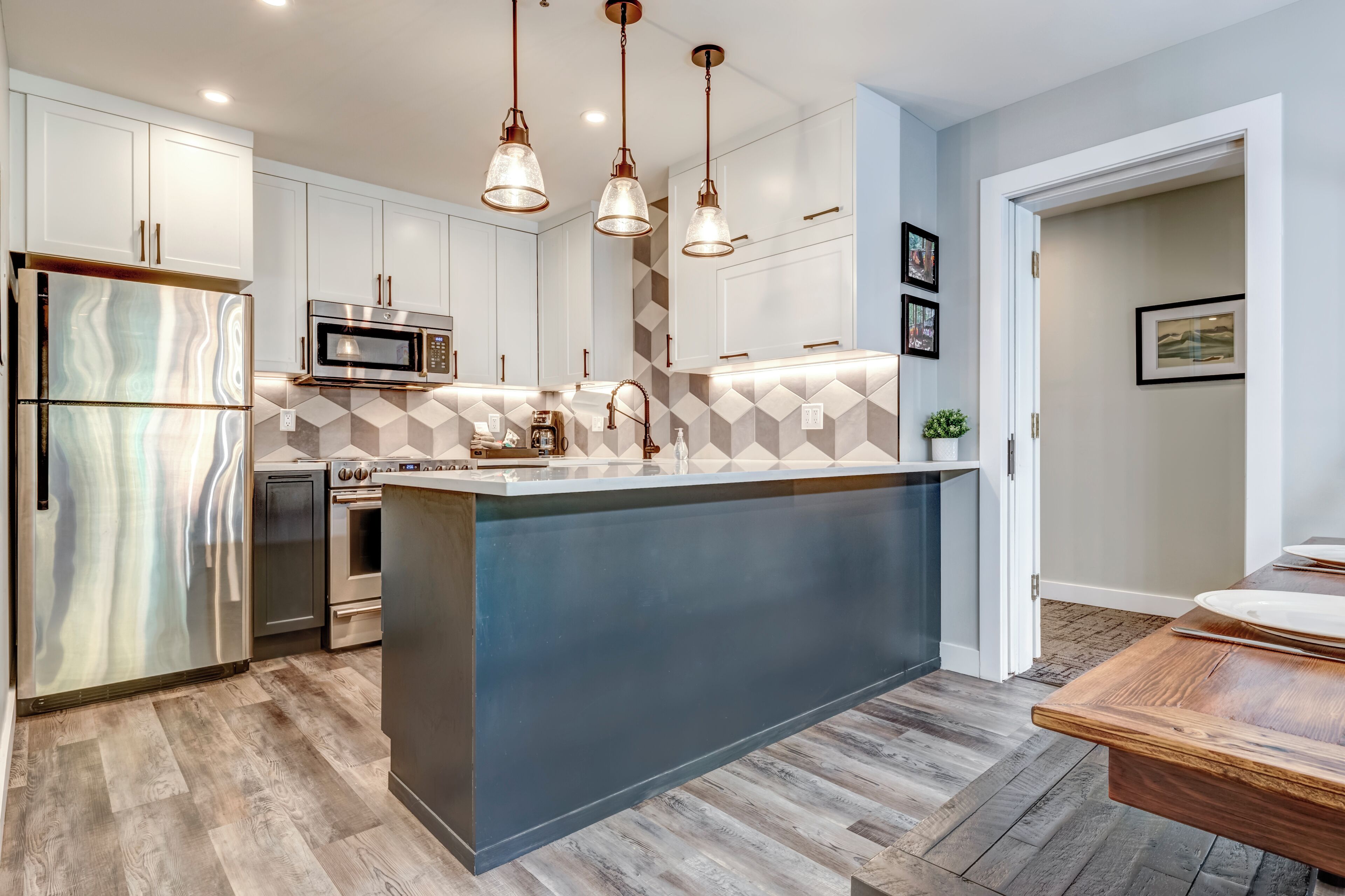 Kühlschrank, Mikrowelle, Ofen, Geschirrspüler