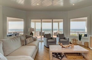TV, books - Discounts! Beautifully decorated 206 Ocean Blvd. Oceanfront, Pool/Hot Tub, Elevator (Isle Of Palms)