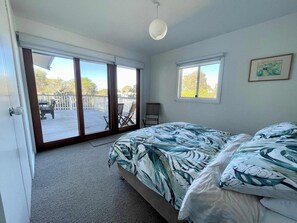 4 bedrooms, iron/ironing board, WiFi - The Bawley Hideaway - Modern Bawley Point hideaway near beach (Bawley Point)