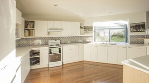 Fridge, microwave, oven, stovetop - The Bawley Hideaway - Modern Bawley Point hideaway near beach (Bawley Point)