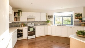 Fridge, microwave, oven, stovetop - The Bawley Hideaway - Modern Bawley Point hideaway near beach (Bawley Point)