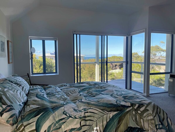 4 bedrooms, iron/ironing board, WiFi