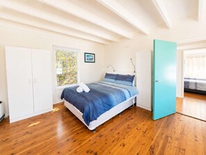 4 bedrooms, iron/ironing board, WiFi - Tallwoods Beach House (Mollymook)