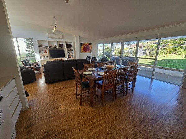 Interior - Tallwoods Beach House (Mollymook)