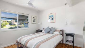 4 bedrooms, iron/ironing board