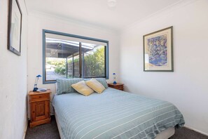 4 bedrooms, iron/ironing board