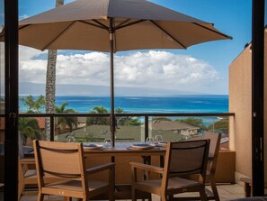 Outdoor dining - Stunning Views! Luxury Penthouse Kahana Villa E705 (Lahaina)