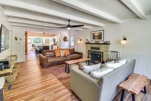 TV, fireplace, DVD player, books - Cozy Retreat w/ Deck ~ 2 Mi to Pinecrest Lake! (Strawberry)