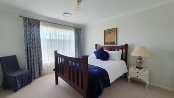 2 bedrooms, desk, free WiFi, bed sheets