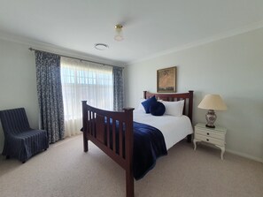 2 bedrooms, desk, free WiFi, bed sheets