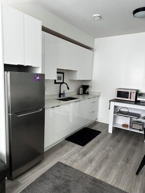 Fridge, microwave, stovetop, coffee/tea maker