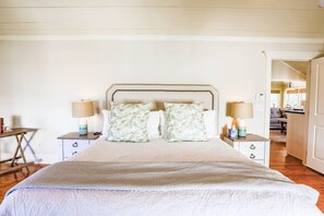 5 bedrooms, iron/ironing board, WiFi, bed sheets
