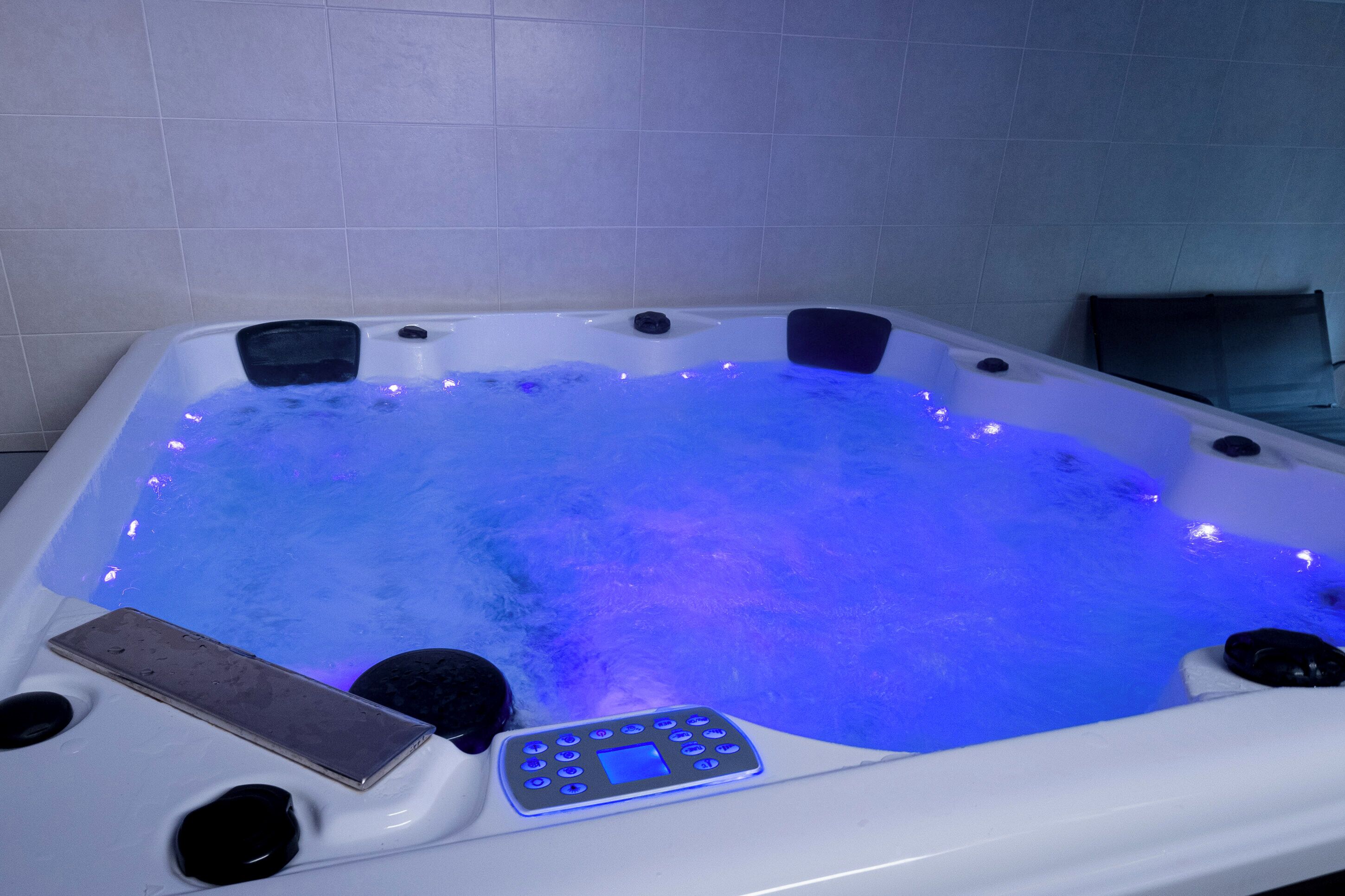 Indoor spa tub