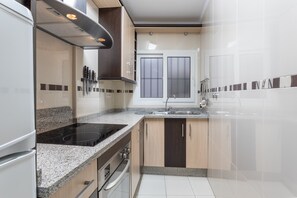 Fridge, microwave, oven, stovetop - Apartment Coronado 58 2 Bedrooms with Pool, Wi-Fi, Terrace & Garden (Nerja)