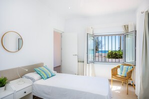 2 chambres, fer et planche à repasser, Wi-Fi gratuit, draps fournis