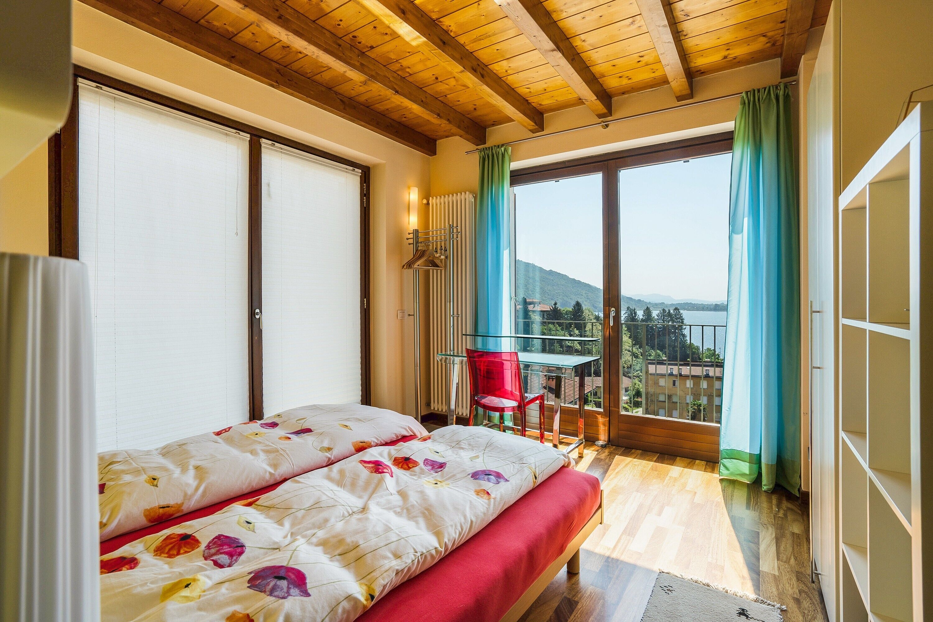 3 slaapkamers, een strijkplank/strijkijzer, gratis wifi, beddengoed