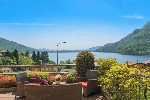 Pet-Friendly Vacation Home 'Casa Marina' with Lake Views, Terrace, Garden & Wi-Fi