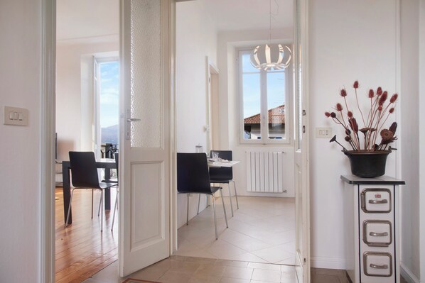 Interior - Apartment "Casa Corten Mountain Lago Maggiore" with Mountain View, Lake View & Garden (Leveno-Mombello)