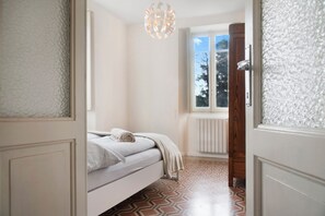 2 soverom, strykejern/-brett, wi-fi (inkludert) og sengetøy