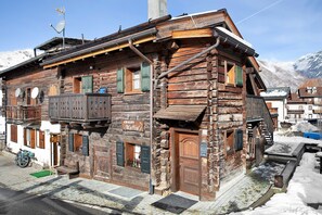 Exterior - Apartment 'Chalet Maffins 2' with Mountain View, Balcony & Wi-Fi (Livigno)