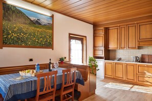 Dining - Apartment 'Chalet Maffins 2' with Mountain View, Balcony & Wi-Fi (Livigno)