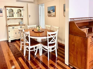 Dining - Artist's Cottage - Cosy Home in Quiet Leafy Street (East Toowoomba)