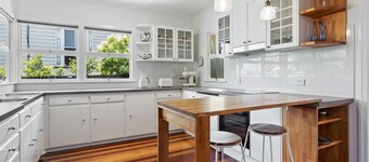 Artist's Cottage - Cosy Home in Quiet Leafy Street