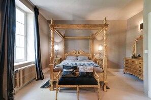 11 bedrooms, free WiFi