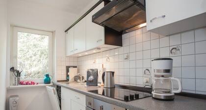 All Comfort, modern appartment on the edge of the forest and Hillebachsee