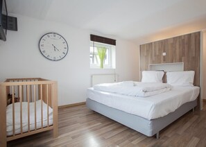 4 Schlafzimmer, Reisekinderbett, WLAN