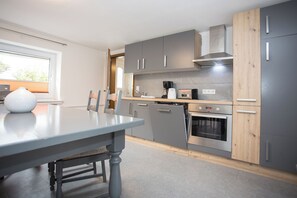 Kühlschrank, Mikrowelle, Ofen, Geschirrspüler