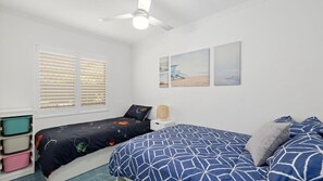 4 bedrooms, iron/ironing board, free WiFi, bed sheets - Bellara Springs - walk to the water (BELLARA)