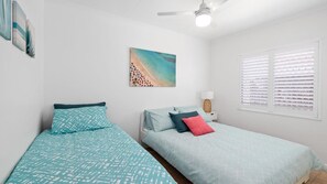 4 bedrooms, iron/ironing board, free WiFi, bed sheets - Bellara Springs - walk to the water (BELLARA)