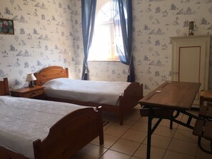 3 bedrooms, iron/ironing board, free WiFi