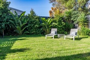 Property grounds - Avenues Getaway ~ King beds, pet friendly and loved by guests (Rosebud)