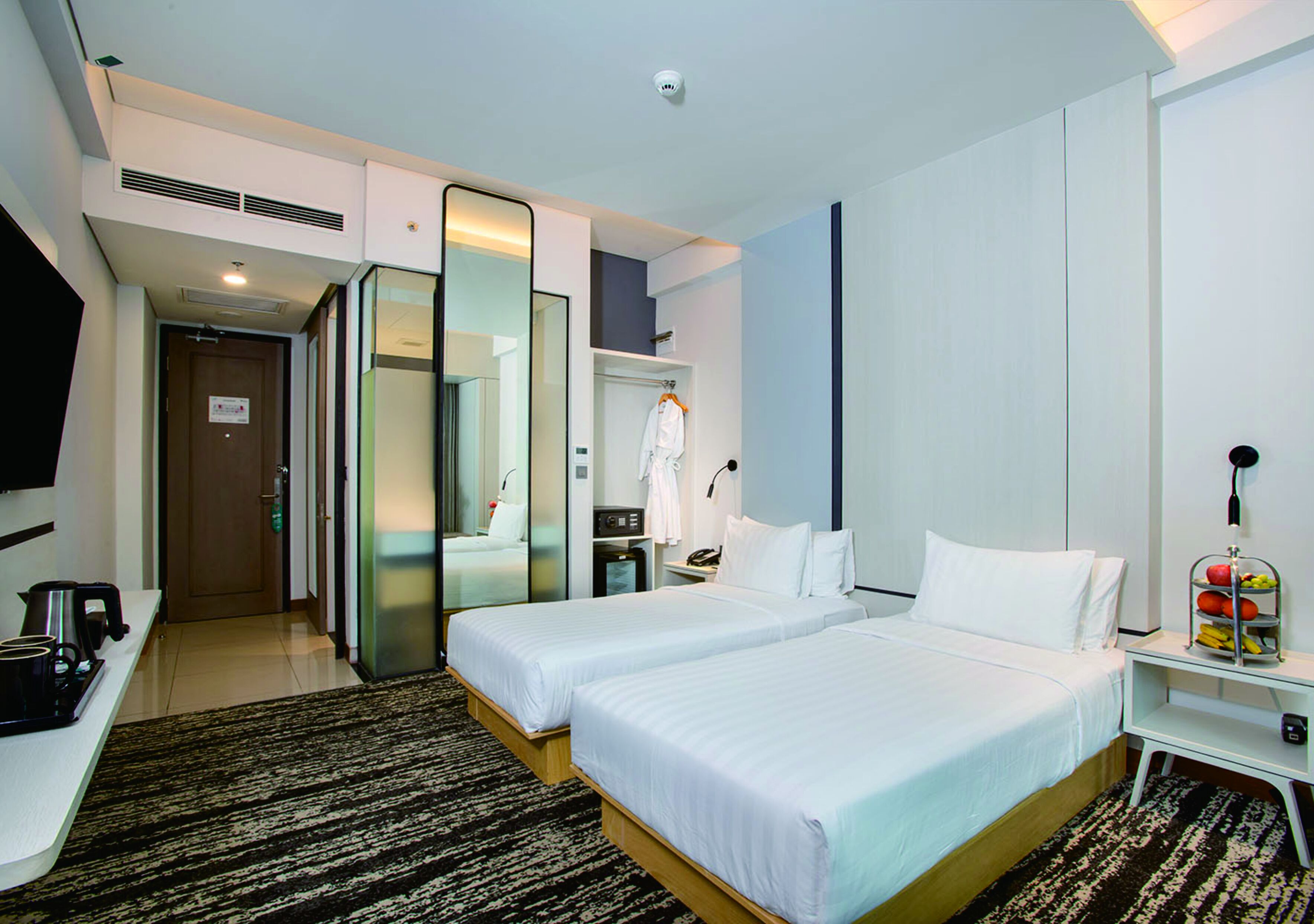 Deluxe Double or Twin Room, 1 Bedroom, City View | Soundproofing, iron/ironing board (on request), free WiFi, bed sheets