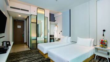 Deluxe Double or Twin Room, 1 Bedroom, City View | Soundproofing, iron/ironing board (on request), free WiFi, bed sheets