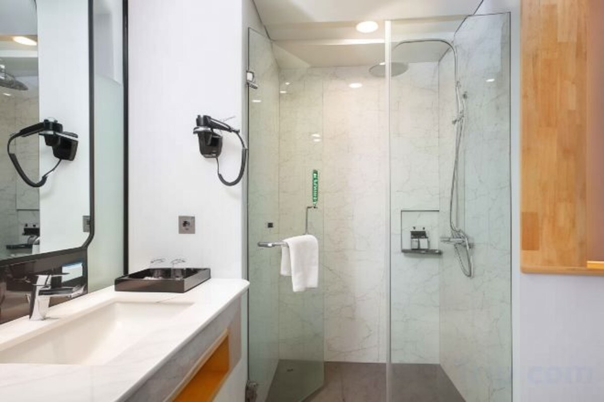 Bathroom | Shower, rainfall showerhead, free toiletries, hair dryer