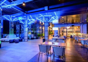 Bar auf der Dachterrasse