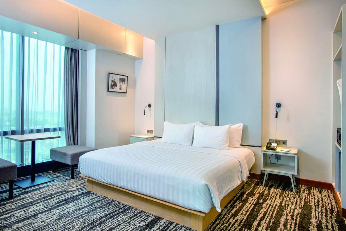 Suite (SKY) | 1 bedroom, soundproofing, iron/ironing board, free WiFi
