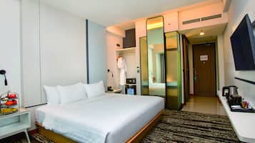 Deluxe Double or Twin Room, 1 Bedroom, City View | 1 bedroom, soundproofing, iron/ironing board, free WiFi