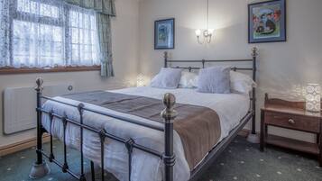 1 bedroom, iron/ironing board, WiFi (free), bed sheets