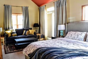 2 bedrooms, WiFi, bed sheets - Historic in-town Hideaway Home (w/ private hot (Crested Butte)