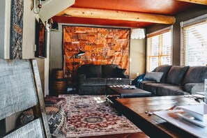 TV - Historic in-town Hideaway Home (w/ private hot (Crested Butte)