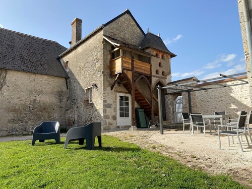 Cozy Countryside Gite with Private Garden Near Loire Castles