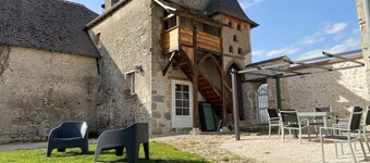 Cozy Countryside Gite with Private Garden Near Loire Castles