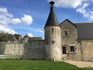 Exterior - Cozy Countryside Gite with Private Garden Near Loire Castles (Loury)