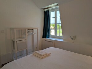 3 bedrooms, free WiFi - Cozy Countryside Gite with Private Garden Near Loire Castles (Loury)